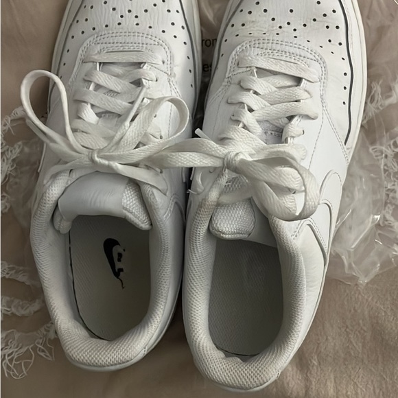 Nike shoes - Picture 3 of 3